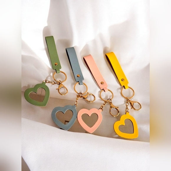 Green Heart Mirror Keychain Bag Charm | NWOT - Picture 5 of 5